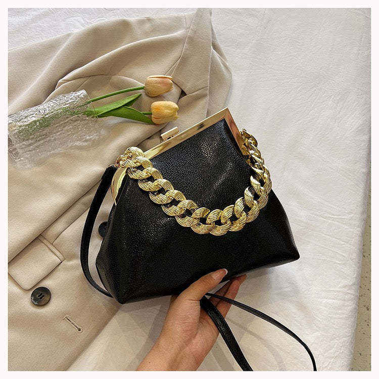 EVERY FASHION Structured Frame Handbag with Oversized Chain Accent