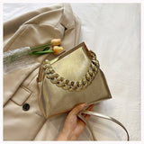 EVERY FASHION Structured Frame Handbag with Oversized Chain Accent