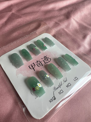 HANDMADE PRESS ON NAILS LV020 (XS)